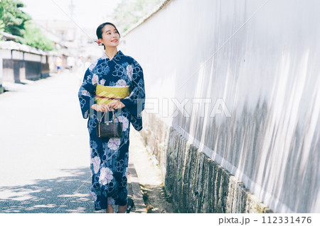 浴衣の女性 浴衣の女性 112331476