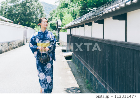 浴衣の女性 浴衣の女性 112331477