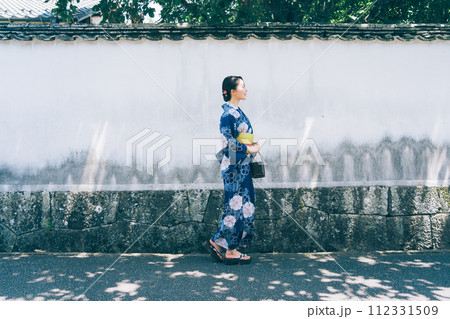 浴衣の女性 浴衣の女性 112331509