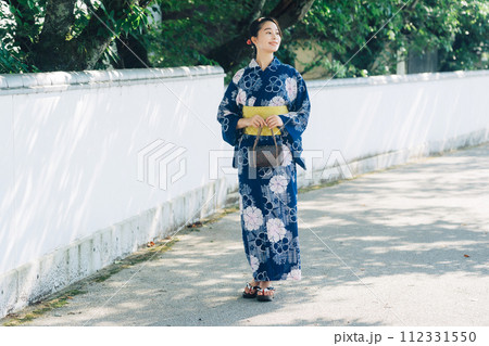 浴衣の女性 浴衣の女性 112331550