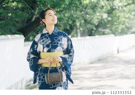 浴衣の女性 浴衣の女性 112331552
