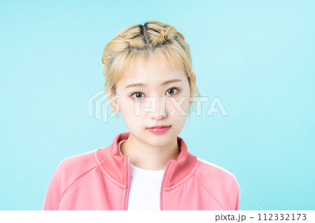 若い女性のビューティ 112332173