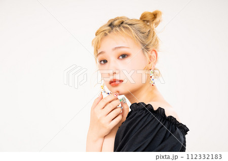 若い女性のビィーティ 若い女性のビィーティ 112332183
