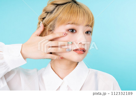 若い女性のビューティ 若い女性のビューティ 112332189