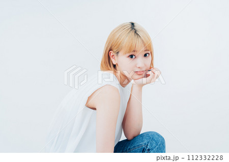 若い女性のビューティ 若い女性のビューティ 112332228