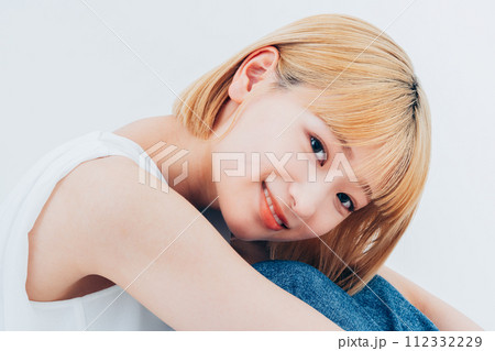 若い女性のビューティ 若い女性のビューティ 112332229