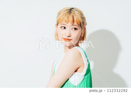 若い女性のビューティ 若い女性のビューティ 112332292