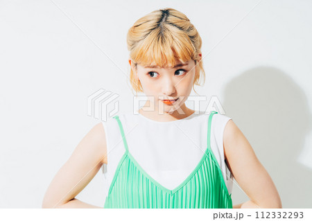 若い女性のビューティ 若い女性のビューティ 112332293