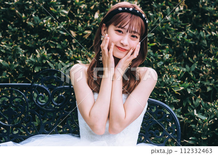 喜ぶ花嫁 112332463