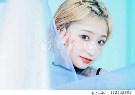 若い女性のビューティ 112332808