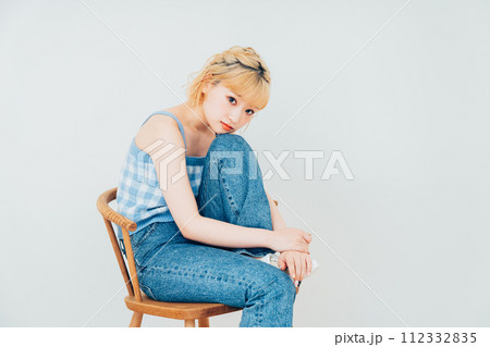 若い女性のビューティ 112332835