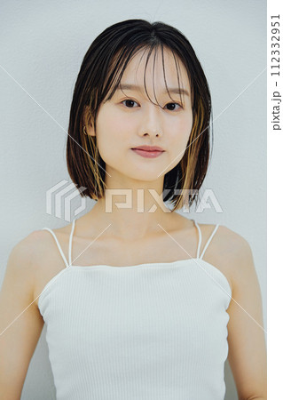 ビューティでヘルシーな女性のイメージ 112332951