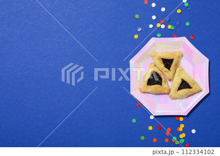 A mask with traditional cookies for the day of Purim. A mask with traditional cookies for the day of Purim. 112334102