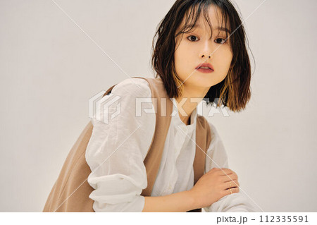 クラシカルな女性のイメージ クラシカルな女性のイメージ 112335591