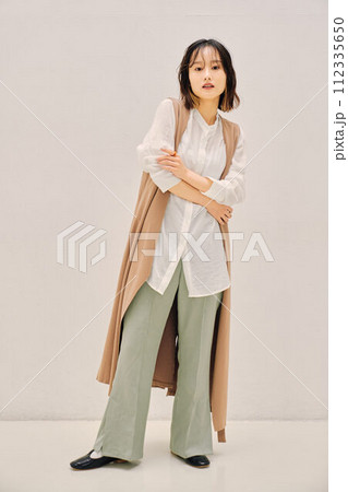 クラシカルな女性のイメージ 112335650