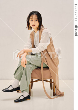 クラシカルな女性のイメージ 112335661