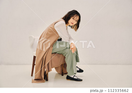 クラシカルな女性のイメージ 112335662