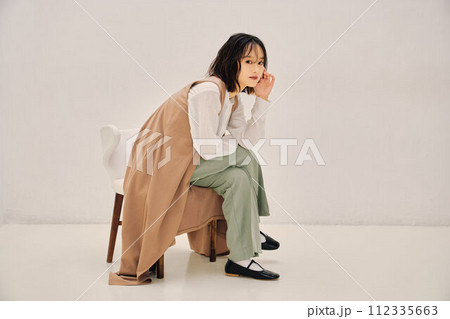 クラシカルな女性のイメージ クラシカルな女性のイメージ 112335663