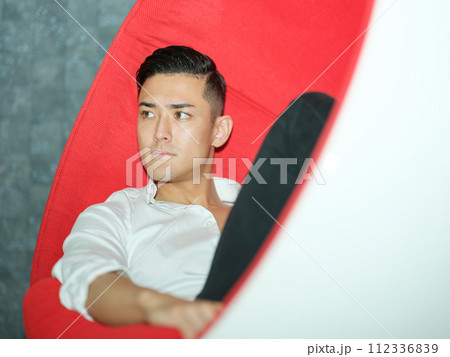 メンズポートレート 112336839