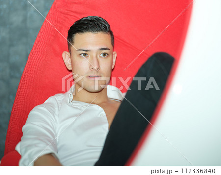 メンズポートレート 112336840