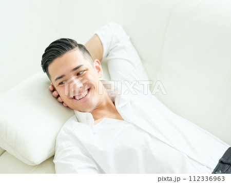 笑顔の男性 笑顔の男性 112336963