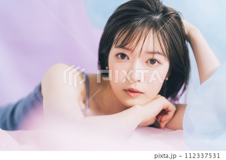 若い女性のビューティーイメージ 112337531