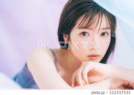 若い女性のビューティーイメージ 112337535