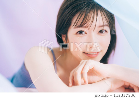 若い女性のビューティーイメージ 112337536