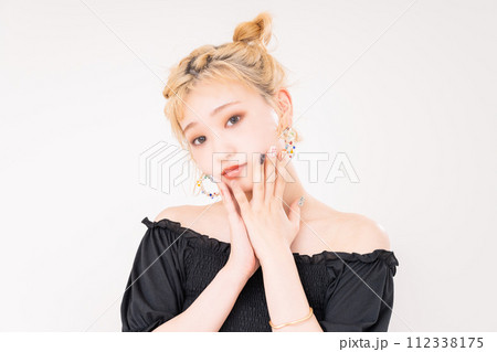 若い女性のビューティ 若い女性のビューティ 112338175