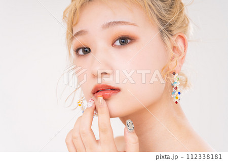 若い女性のビューティ 若い女性のビューティ 112338181