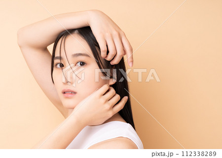 若い女性のビューティ 112338289