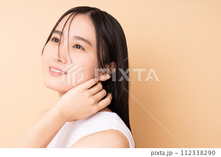 若い女性のビューティ 112338290