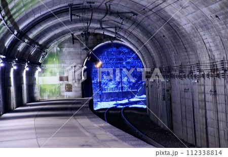 トンネルに駅!?上越線の秘境駅… 上越線・湯檜曽駅 トンネルに駅!?上越線の秘境駅… 上越線・湯檜曽駅 112338814