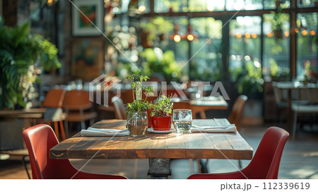 レストランのテーブル 112339619