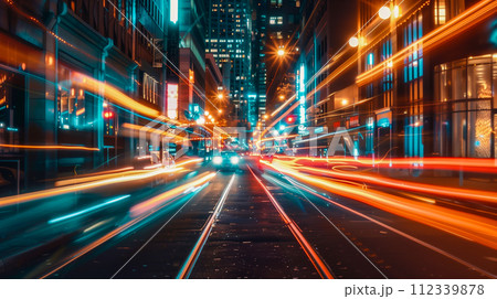 にぎやかな都市生活を長時間露光で撮影。 112339878