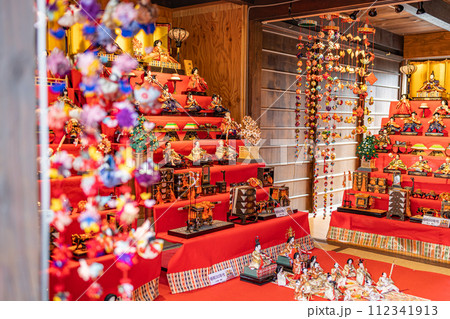 豪華な雛人形（桃の節句） 112341913