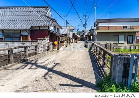 【重要伝統的建造物群保存地区】篠山　小川橋と小川町の風景　兵庫県丹波篠山市 112343076