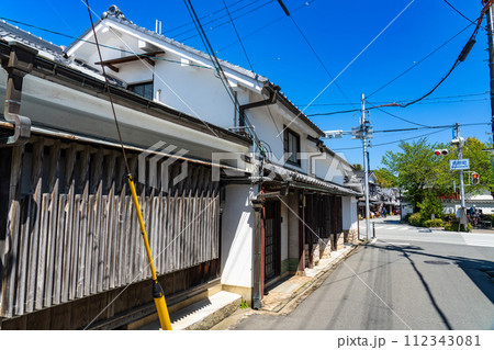 【重要伝統的建造物群保存地区】篠山　河原町妻入商家群の風景2　兵庫県丹波篠山市 112343081