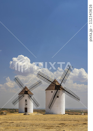 Windmills near Mota del Cuervo, Toledo, Castilla La Mancha, Spain 112343616