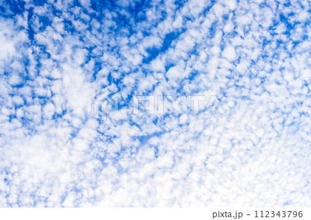 青空に広がる雲 青空に広がる雲 112343796