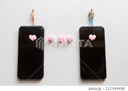 スマホ恋愛イメージ 婚活 マッチングアプリ 出会い 不倫 スマホ恋愛イメージ 婚活 マッチングアプリ 出会い 不倫 112344498