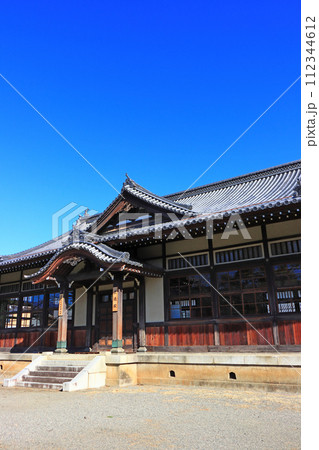山梨県甲府市、舞鶴城公園武徳殿の風景 112344612