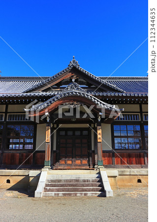 山梨県甲府市、舞鶴城公園武徳殿の風景 112344635