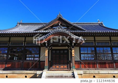 山梨県甲府市、舞鶴城公園武徳殿の風景 112344636