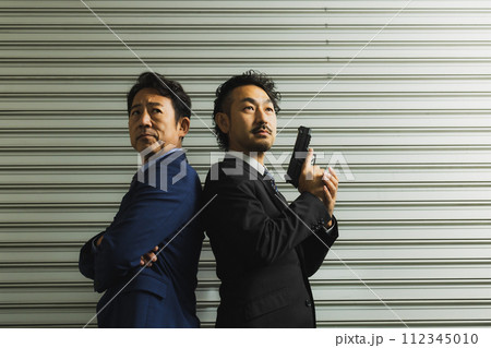 刑事ドラマ風のおじさん 刑事ドラマ風のおじさん 112345010