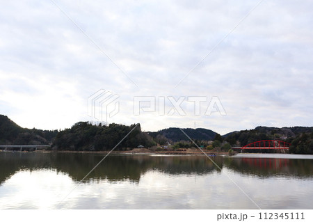 夕暮れの亀山湖(千葉県君津市) 夕暮れの亀山湖(千葉県君津市) 112345111