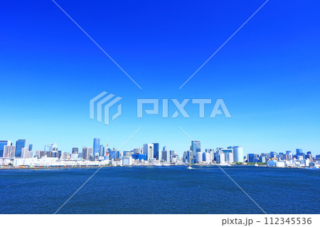 東京都港区、東京の町並みと東京タワーの風景 東京都港区、東京の町並みと東京タワーの風景 112345536