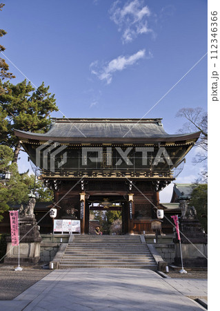 天神さん（北野天満宮）参道　楼門　縦構図2 112346366