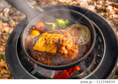 アウトドアでハンバーグ Hamburg steak アウトドアでハンバーグ Hamburg steak 112346634