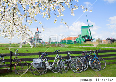 dutch windmills with bikes in Zaanse Schans 112347132